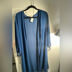 RUBY AND JENNA. Long blue “kimono” cardigan. Size Large